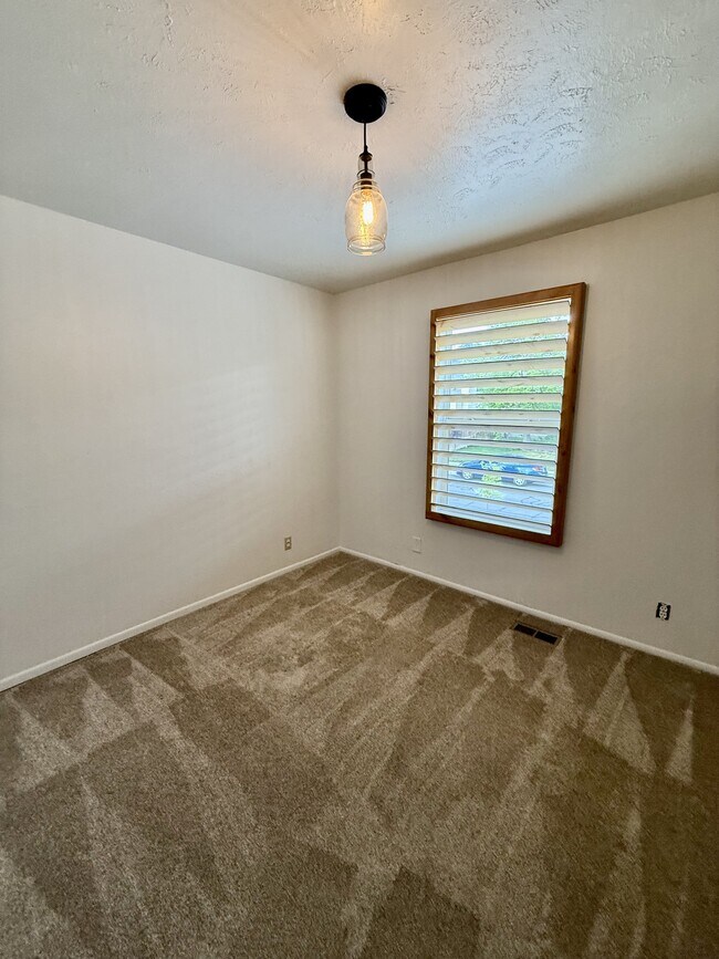 Building Photo - 11152 S Lyndbrook Way