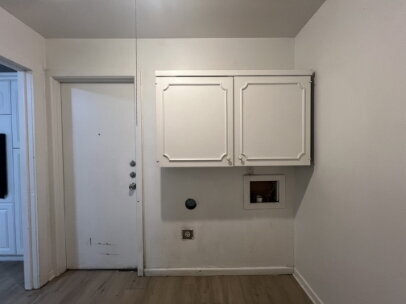 Building Photo - "Charming 3-Bed, 2-Bath Haven on 68th Street, Lubbock - Perfectly Cozy at 1088 Sq Ft!"