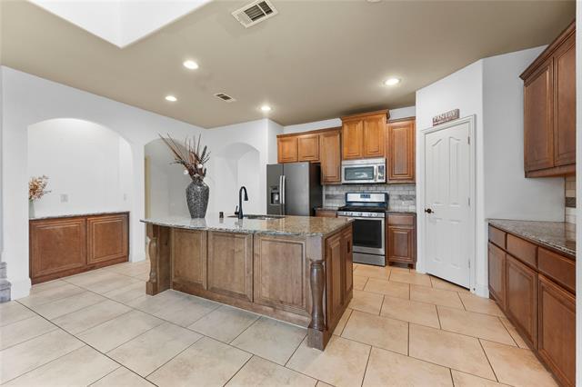 Building Photo - 1204 E Shawnee Dr