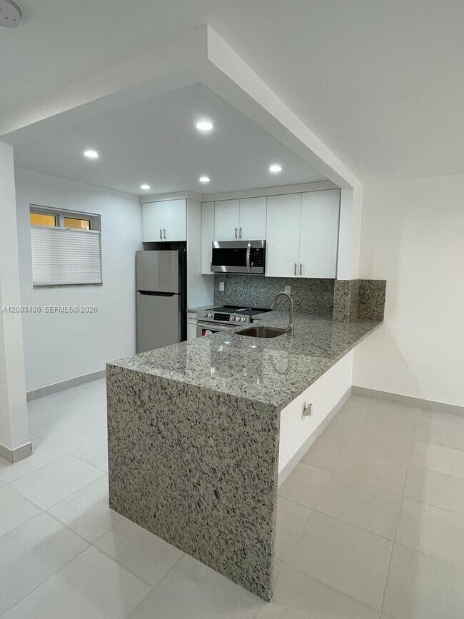 Building Photo - 7732 Camino Real