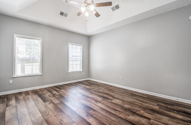 Building Photo - 9461 Hickory Dr