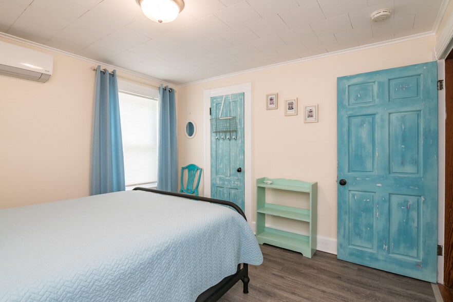 Rear bedroom has a large storage closet - 5 Greenwood Ct