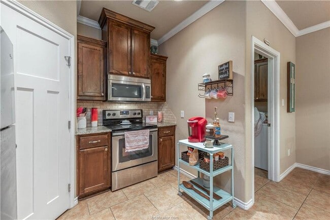 Building Photo - BEST PRICES INUNIVERSITY HEIGHTS! AUGUST 2026 PRE-LEASE!!