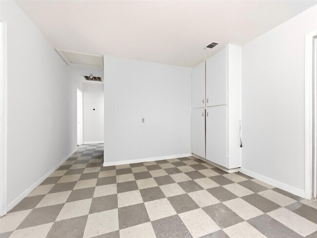 Building Photo - 5400 Harmon Ave