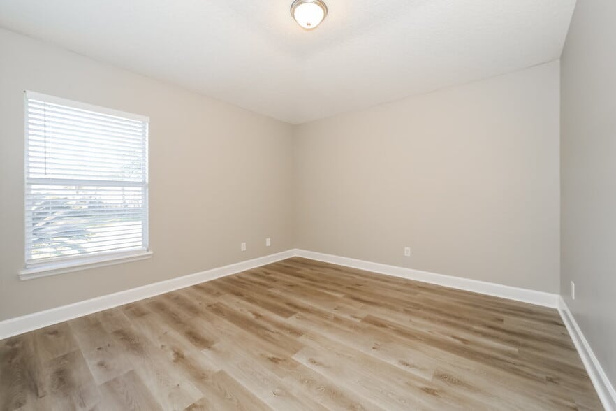 Building Photo - 136 Linda Lake Ln