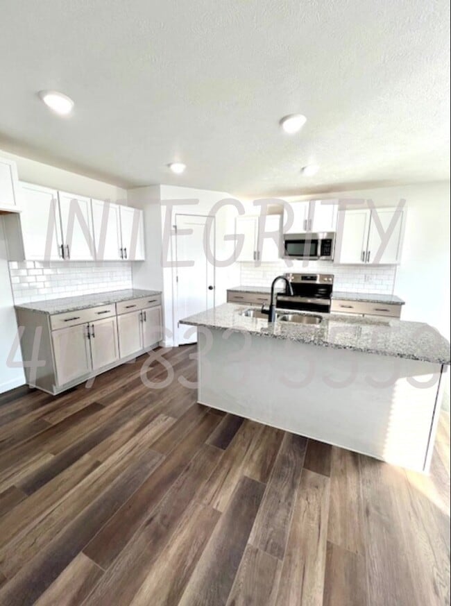 Building Photo - 800 Hoffman Hills Blvd