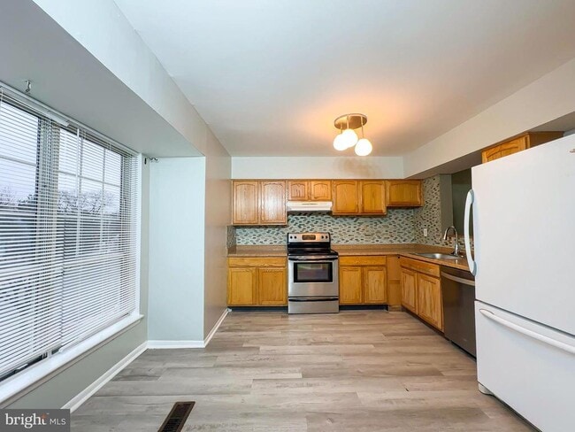 Building Photo - 8202 Ashford Blvd