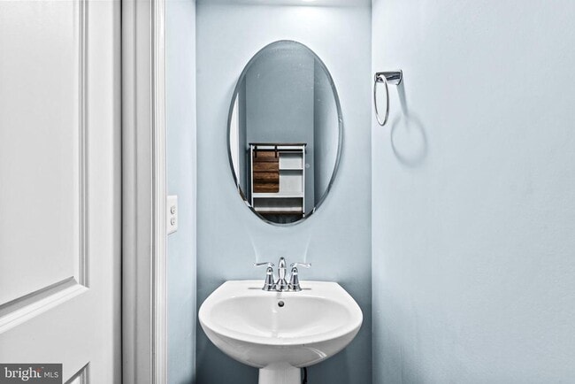 Building Photo - 720 River Crest Way