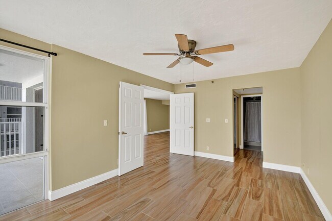 Building Photo - 3901 S Flagler Dr