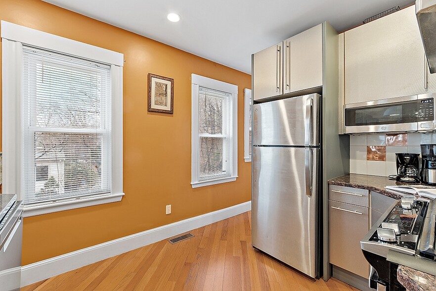 Kitchen - 1900 Washington St
