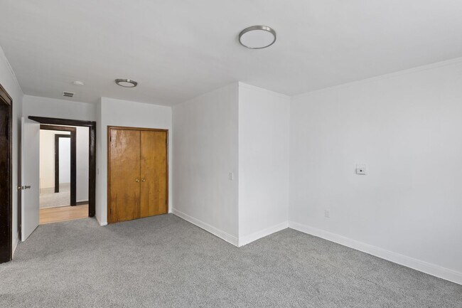 Building Photo - 2 N Huron St