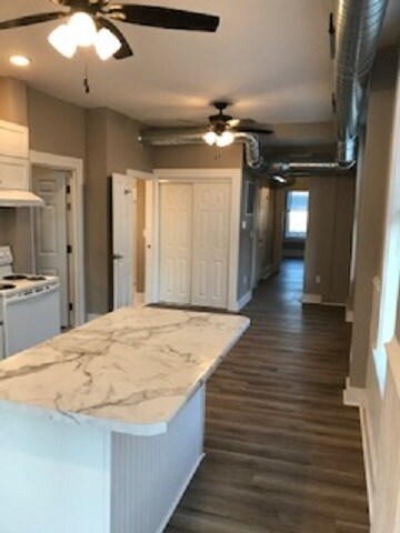 Building Photo - 985 White St