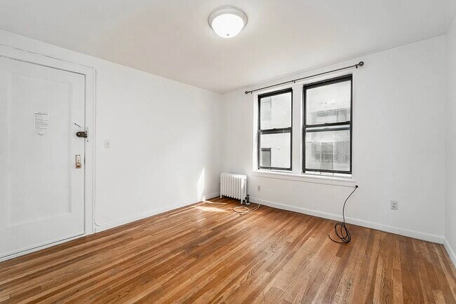 Primary Photo - 2139 28th St