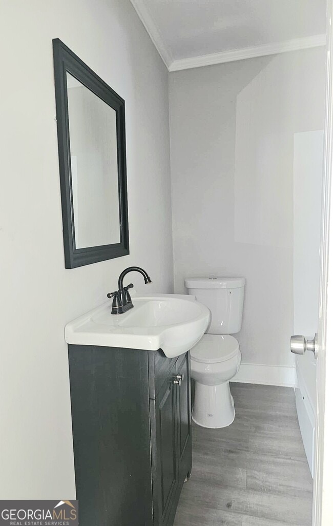 Building Photo - 1555 Dexter Ave