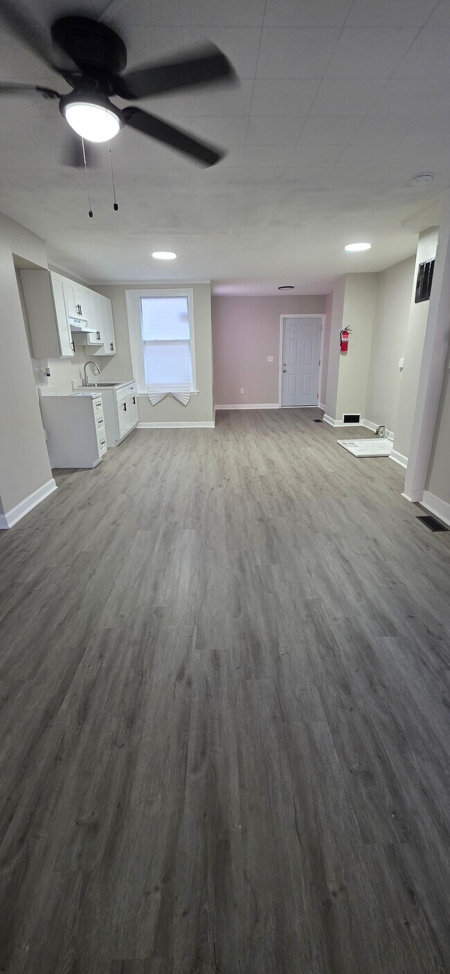 Building Photo - 1203 Darley Ave