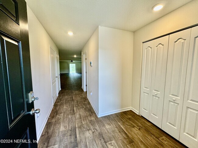 Building Photo - 2172 Carolina Ct