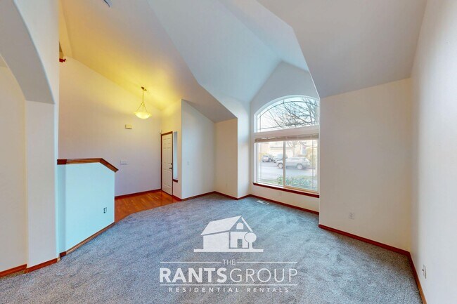 Building Photo - Spacious Pet-Free 4+ Bedroom Home in Lacey!