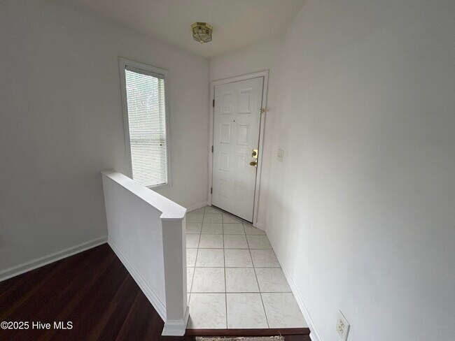 Building Photo - 4140 Breezewood Dr