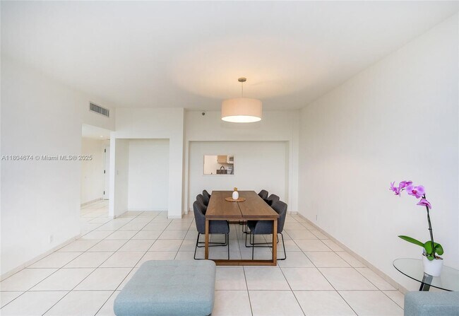 Building Photo - 151 Crandon Blvd