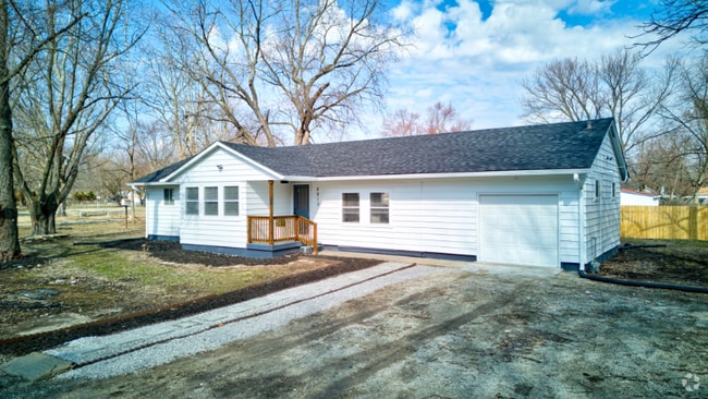 Building Photo - 8810 Beechwood Ave