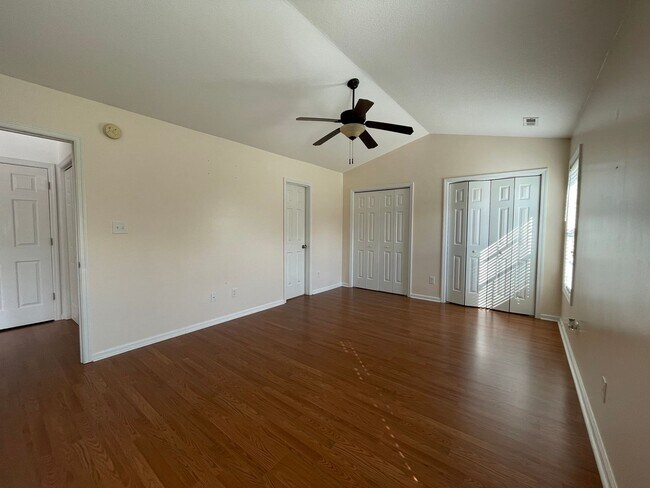 Building Photo - Absolutely Adorable!