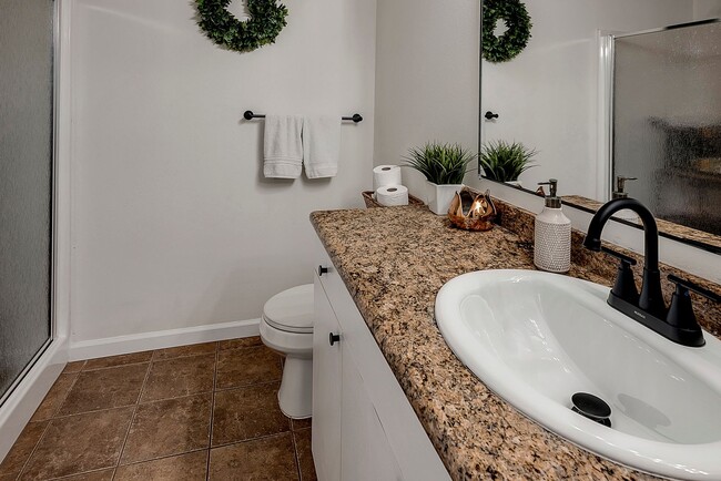 Building Photo - 3 Bed/ 2.75 Bath Townhome in Lynwood