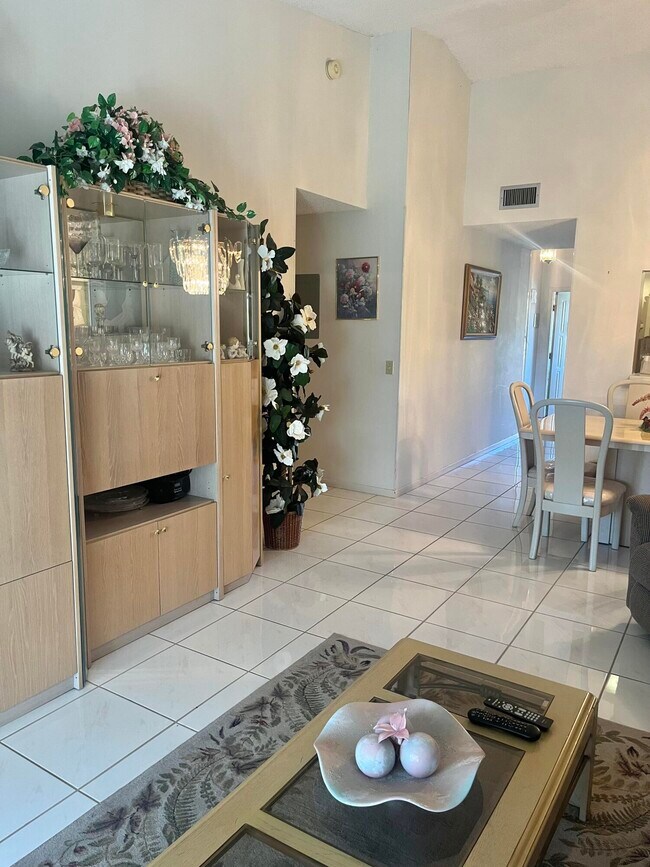 Building Photo - 7831 Willow Spring Dr