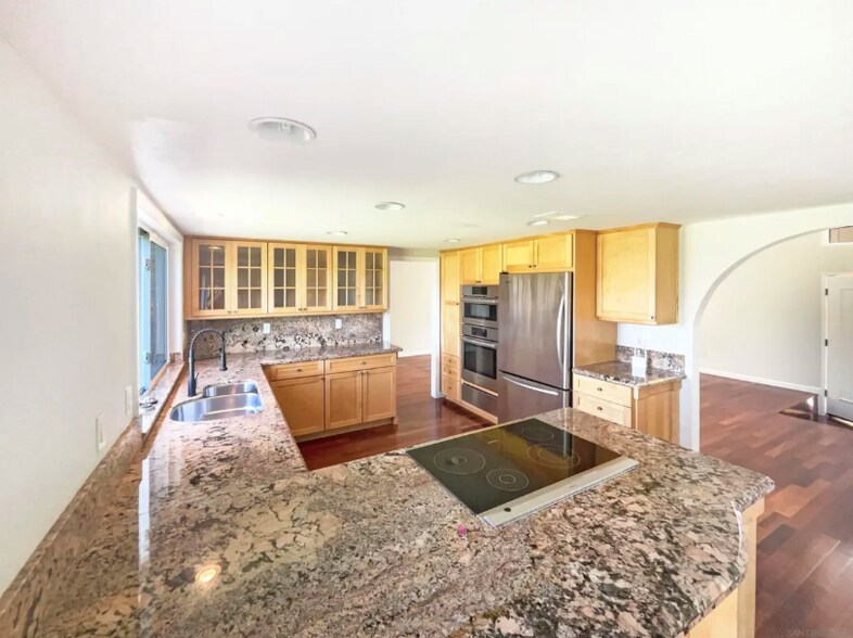 Building Photo - 2644 La Costa Ave