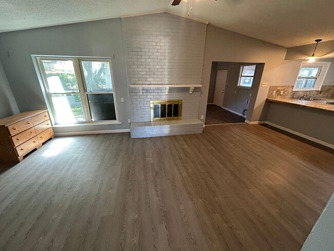 Building Photo - 3734 Clubway Ln