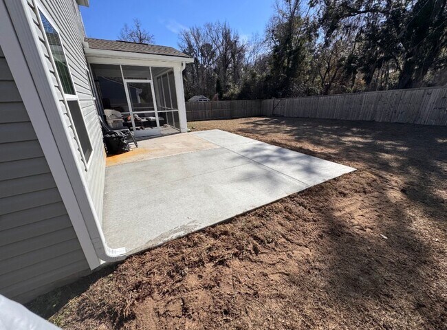 Building Photo - 155 Country Oaks Ln