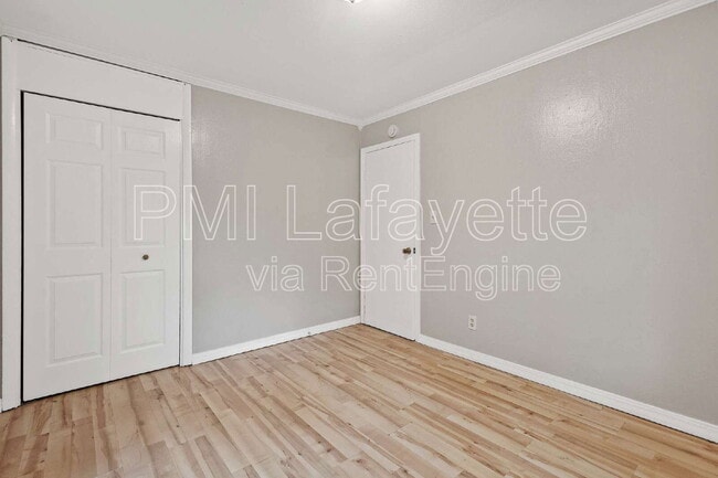 Building Photo - 2229 Roselawn Ave