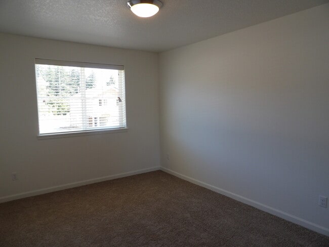 Building Photo - Beautiful Home!  Close to Downtown Hillsboro!