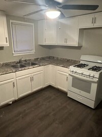 Building Photo - 2 Bedroom House Available in Madison Schoo...