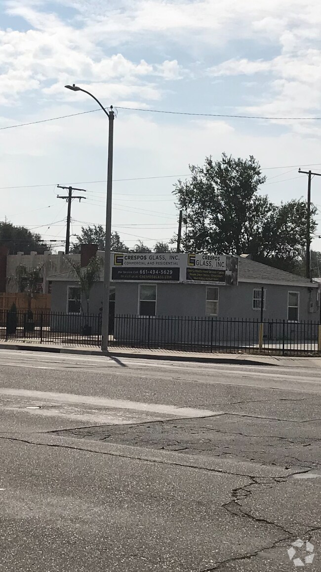 Building Photo - 664 W Ave J