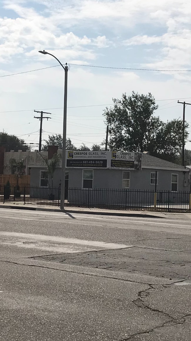 Primary Photo - 664 W Ave J