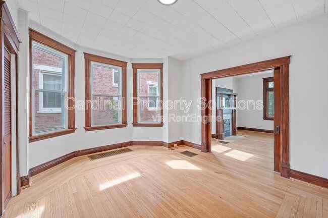 Building Photo - 3158 Montana Ave
