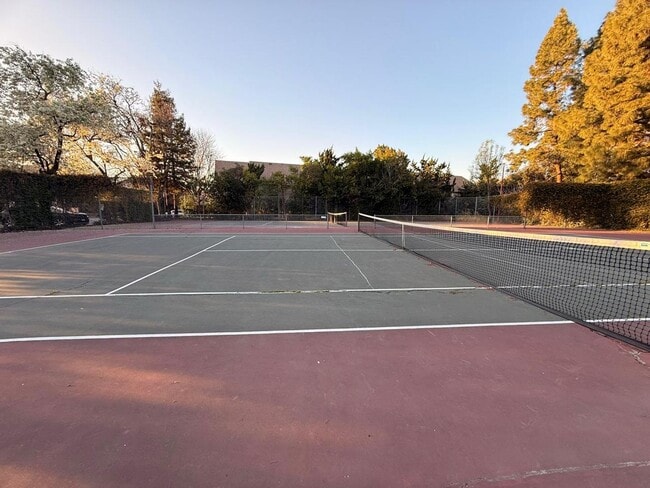 Building Photo - Updated 2 Bedroom, 2 Bath Condo in Gated Summershore Community – San Jose!