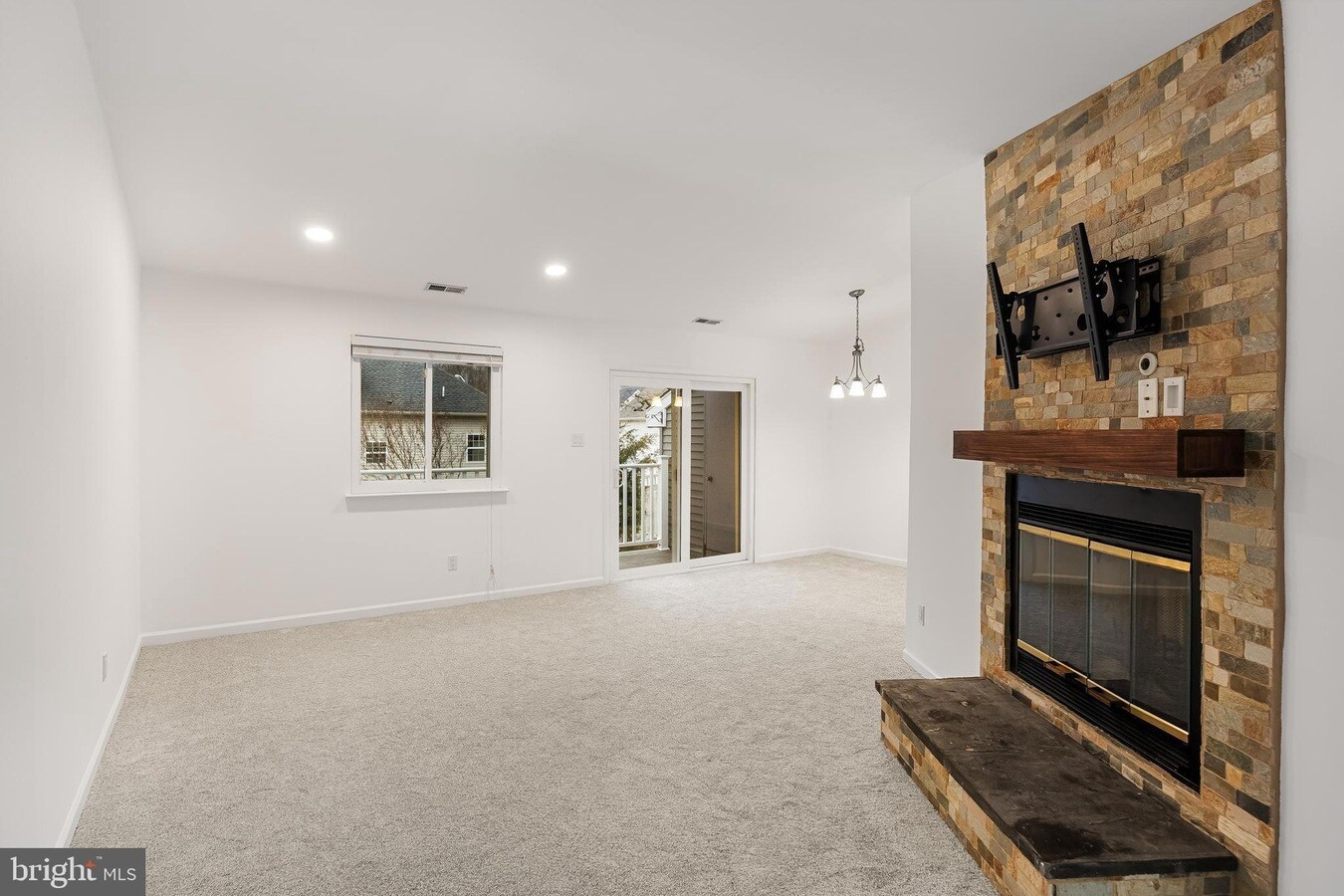 Building Photo - 402B Mulberry Cv