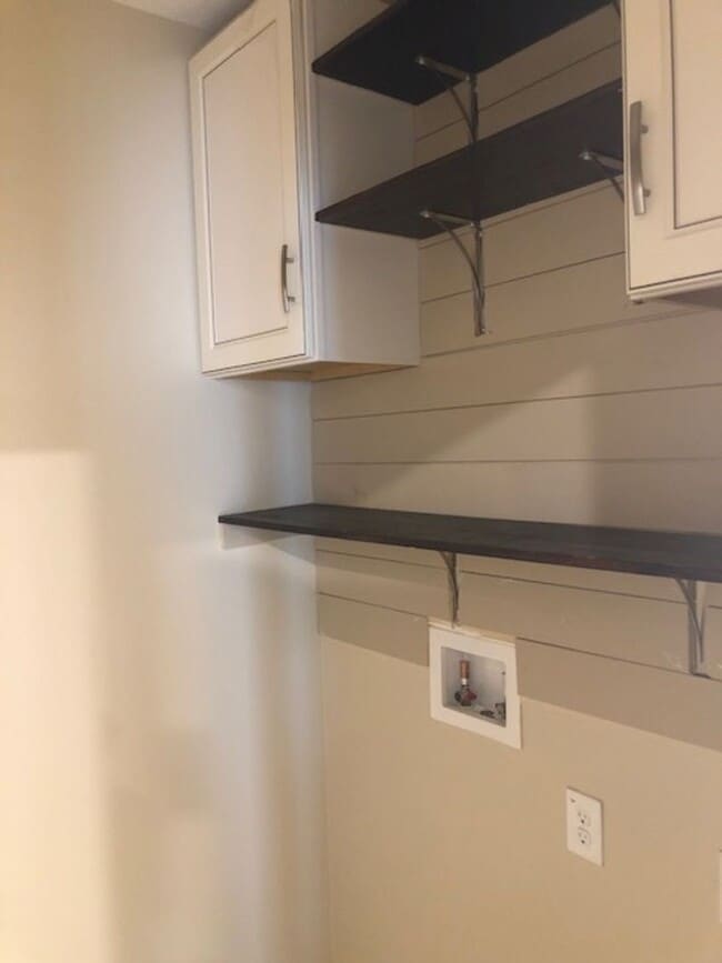 Building Photo - 4/2 with great FENCED in yard and upgraded!