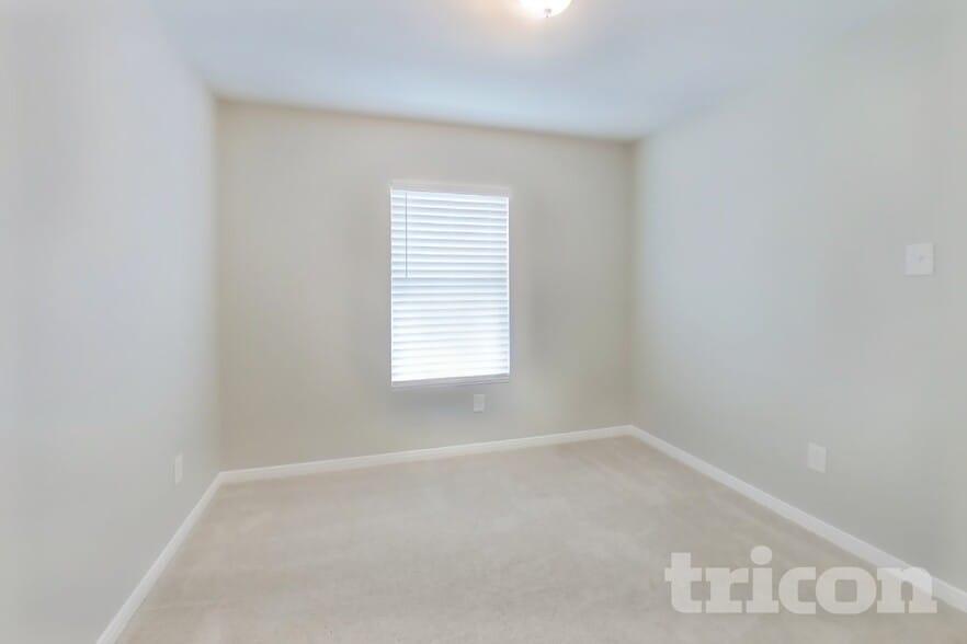 Building Photo - 15649 Del Norte Dr