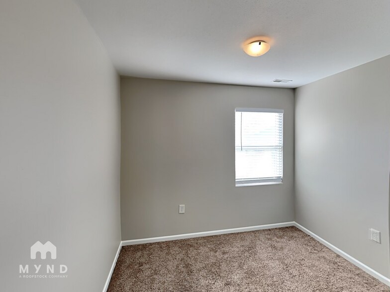 Building Photo - 303 Holton Dr