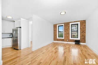 Building Photo - 400 Clinton Ave