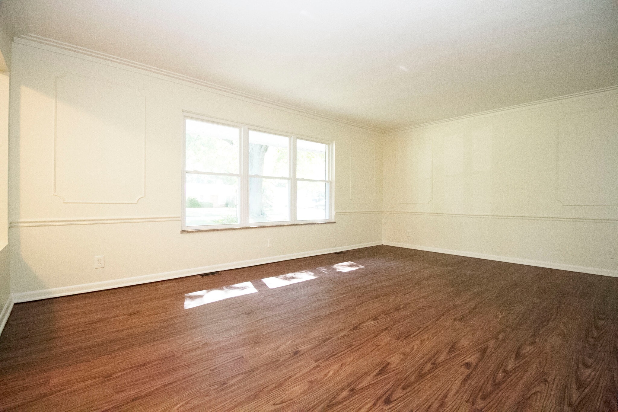 Building Photo - 2545 Amara Dr