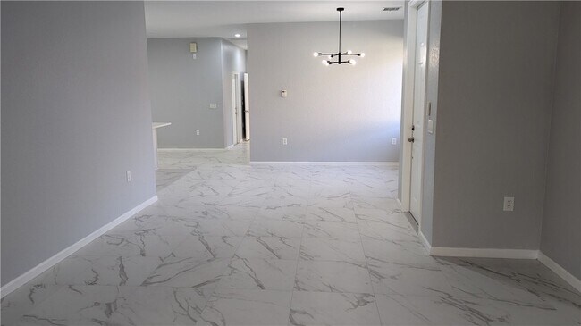 Building Photo - 826 Middleton Dr SW