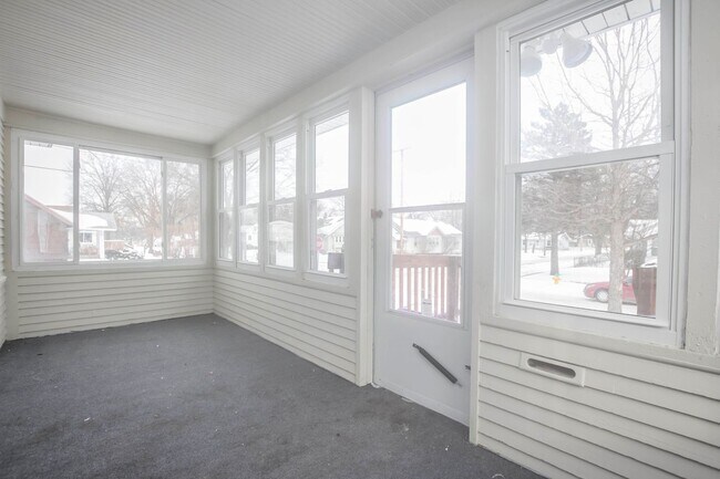 Building Photo - 3844 4th St