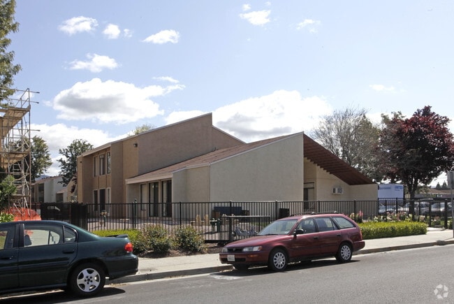 Building Photo - Elena Gardens