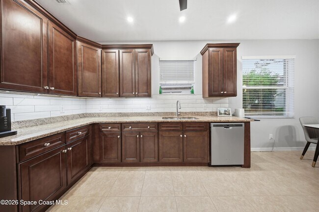 Building Photo - 2039 Tullagee Ave