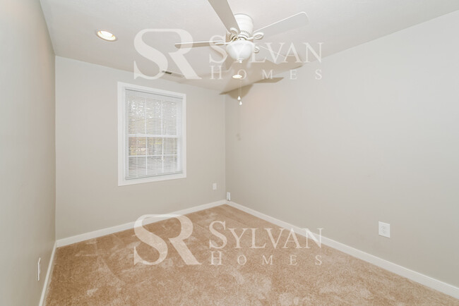 Building Photo - Your dream home awaits
