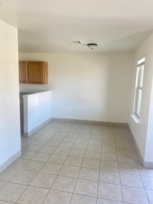 Building Photo - 3328 Lincoln Ave