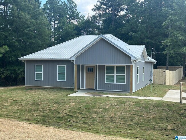 Building Photo - 15 Colonial Ln